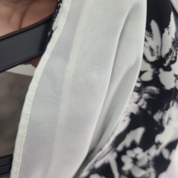 WILLI SMITH Sleeveless Black & White Floral Blouse Size XL - Picture 4 of 6
